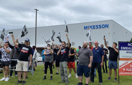 À travail égal, salaire égal : les employé-es de McKesson en grève