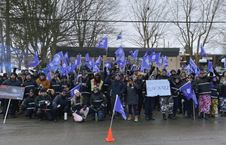 Le SAPSCQ–CSN manifeste au bureau de François Bonnardel