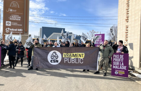 Mobilisation contre l’octroi de permis de cliniques médicales à but lucratif